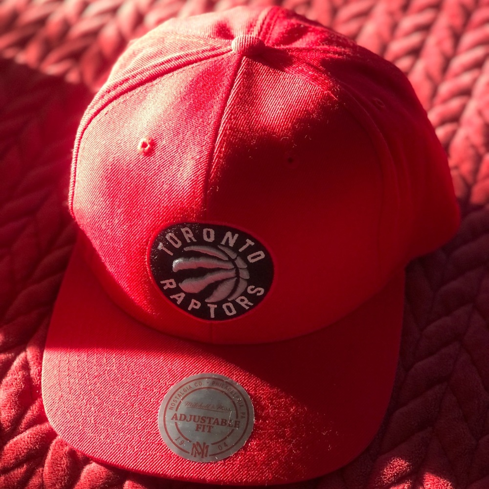 MITCHELL & NESS TORONTO RAPTORS CAP (ADJUSTABLE FIT)